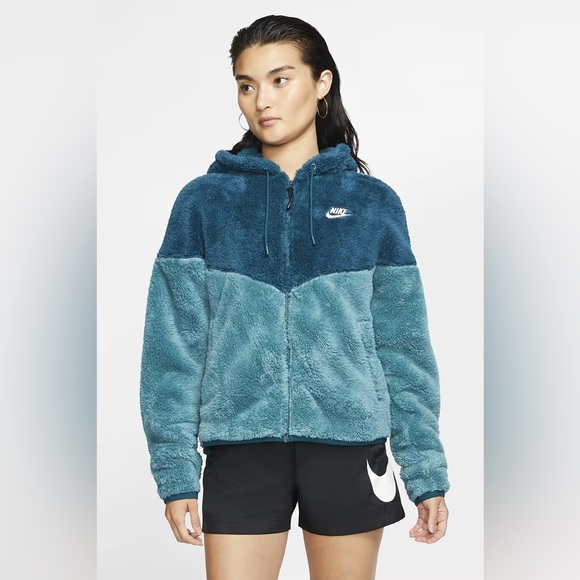 Women’s Nike Windrunner Sherpa - Picture 7 of 8
